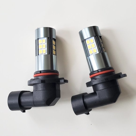 H10 / 9145 / 9140 LED Fog Light Bulbs 6000K Xenon White Non-polarity, Pack of 2 - Picture 1 of 2
